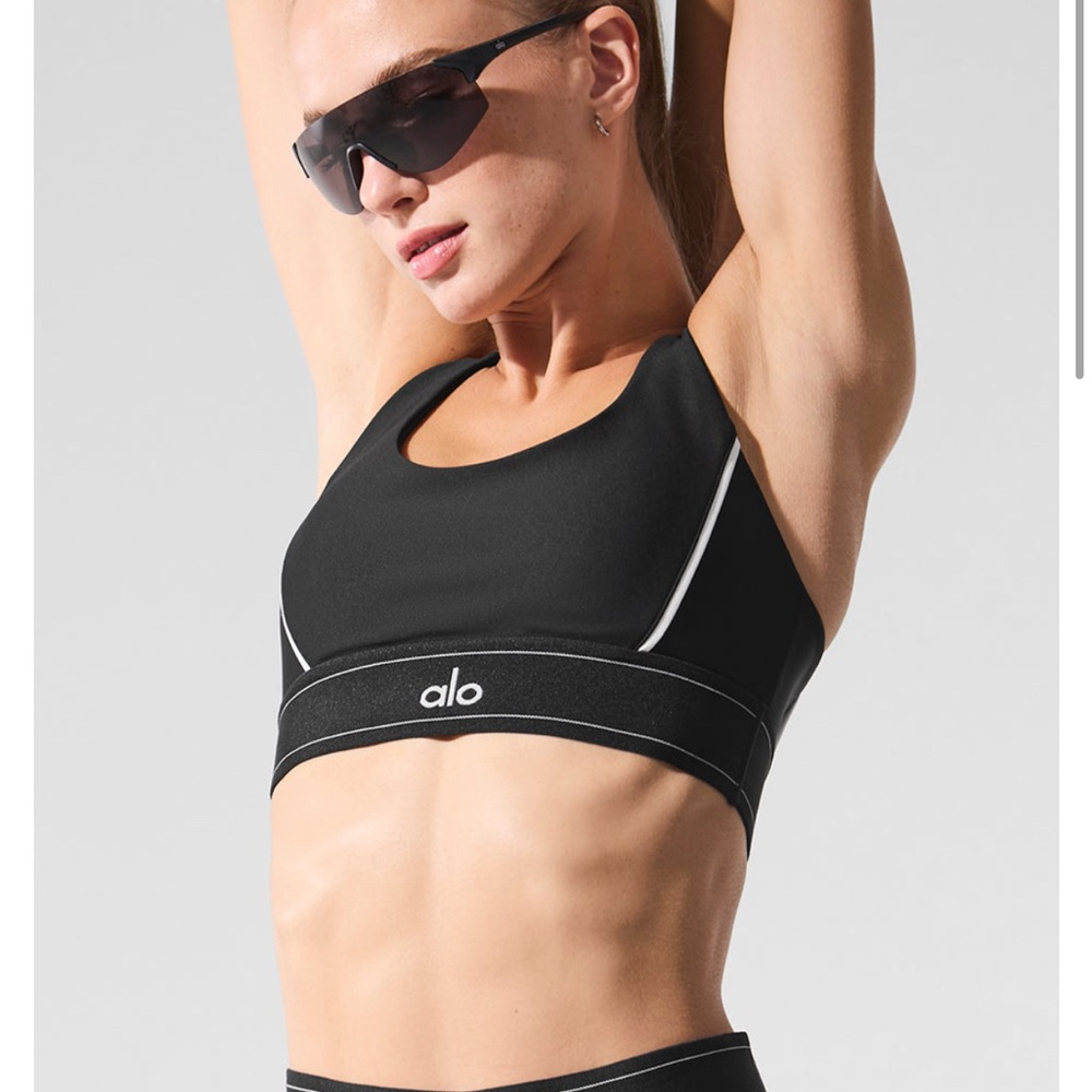 ALO Yoga Airlift Suit Up Bra Size Small NWT
